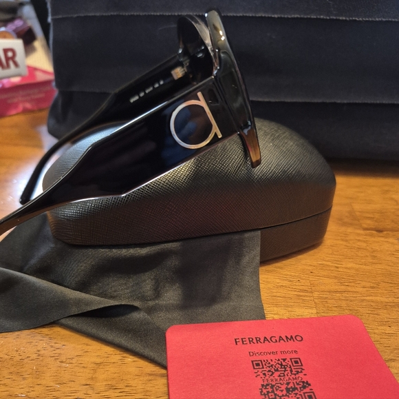 FERRAGAMO BUNDLE - Picture 16 of 16